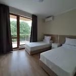 веста ривиера - безплатен паркинг Апартхотел 4*